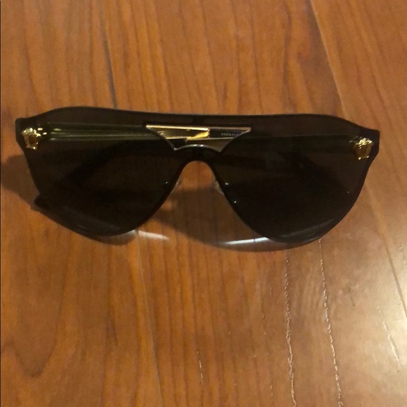 Sunglasses - Picture 2 of 7